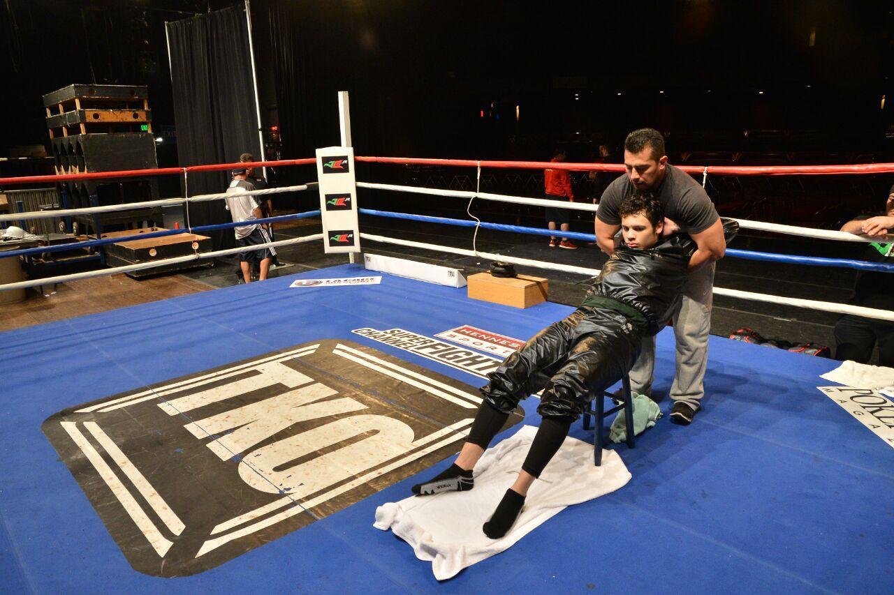 Entrenamiento de JC Chávez Jr. en el ring