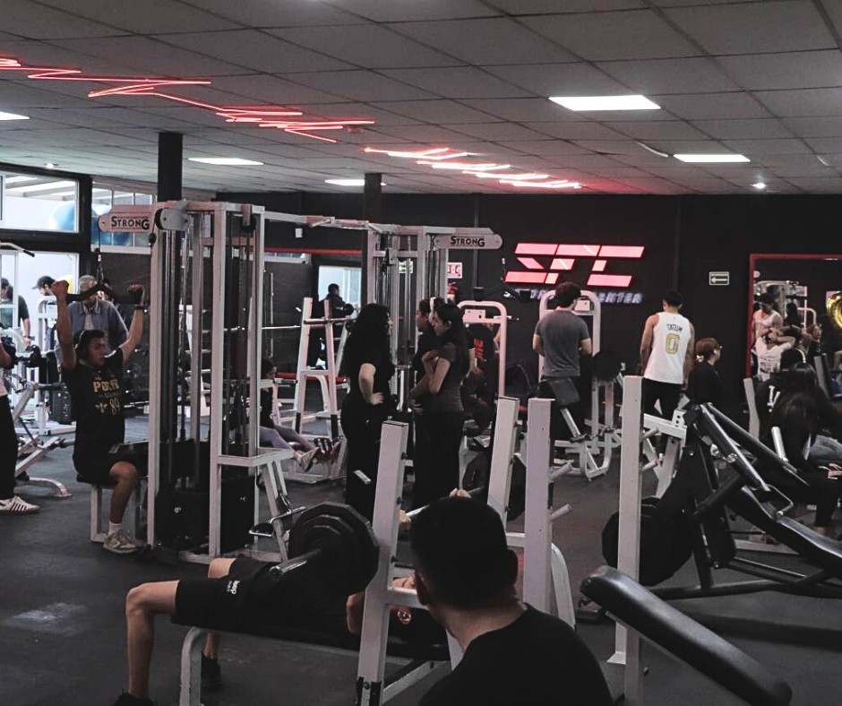 Strong Fit Center área de entrenamiento